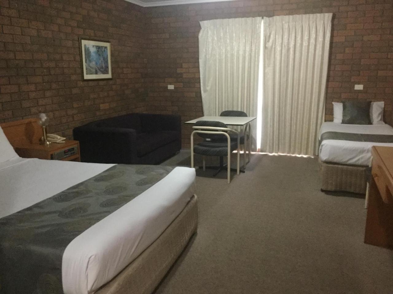 Sportslander Motor Inn Moama Exterior photo